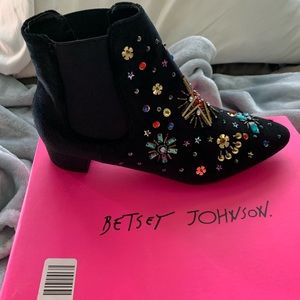Size 6.5 Betsy Johnson black boots